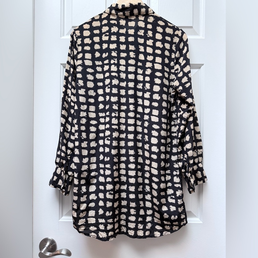 💯 Silk button down blouse - Picture 3 of 5